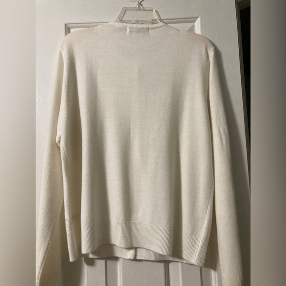 Quaint and soft. Very beautiful - Picture 2 of 3